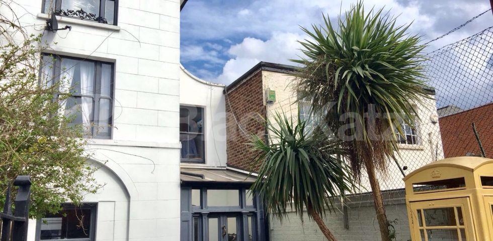 			NEW INSTRUCTION (Includes water rates). , 3 Bedroom, 1 bath, 1 reception Apartment			 Southampton Way , Camberwell/Peckham